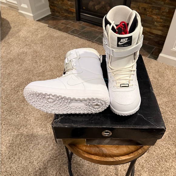 Nike Air スノーボードブーツ ホワイト m_6955627405deb33f9fc0e1a1.jpg